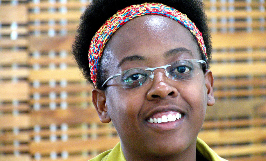 Escrita feminina, literatura afro-indígena e livro ilustrado são os temas macro escolhidos para inaugurar a I Festa Literária do Cotidiano Leitor. Serão três dias de evento, de 15 a 17 de novembro, no Museu Oscar Niemeyer, com uma série de experiências literárias. Na foto, Cidinha Silva. Foto: Divulgação/SECC