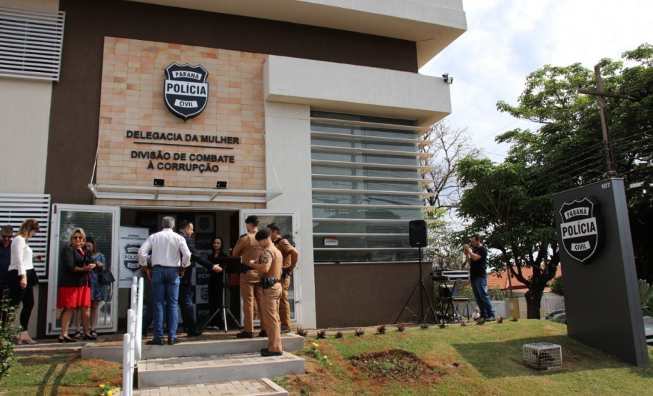 O Núcleo da Divisão de Crimes Contra a Corrupção e a Delegacia da Mulher de Londrina contam com nova estrutura. O prédio que abriga as duas unidades foi inaugurado oficialmente nesta sexta-feira (08). Foto: Divulgação/PCPR