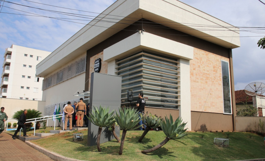 O Núcleo da Divisão de Crimes Contra a Corrupção e a Delegacia da Mulher de Londrina contam com nova estrutura. O prédio que abriga as duas unidades foi inaugurado oficialmente nesta sexta-feira (08). Foto: Divulgação/PCPR