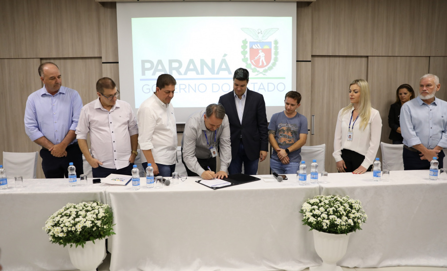 A Companhia de Saneamento do Paraná (Sanepar) vai ampliar o abastecimento de água e o esgotamento sanitário em Laranjeiras do Sul, no Centro-Oeste do Estado. A empresa está investindo R$ 17,6 milhões em obras no sistema de abastecimento e distribuição de água e mais R$ 1,9 milhão em melhorias no tratamento do esgoto. Foto: Divulgação/Sanepar