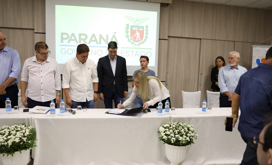 A Companhia de Saneamento do Paraná (Sanepar) vai ampliar o abastecimento de água e o esgotamento sanitário em Laranjeiras do Sul, no Centro-Oeste do Estado. A empresa está investindo R$ 17,6 milhões em obras no sistema de abastecimento e distribuição de água e mais R$ 1,9 milhão em melhorias no tratamento do esgoto. Foto: Divulgação/Sanepar