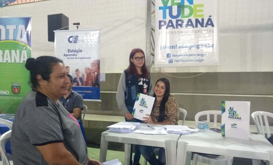 Em Guaratuba, no Litoral do Paraná, a feira de serviços Paraná Cidadão registrou quase 9 mil atendimentos. Foi o 20º evento realizado neste ano. “Oferecemos diversos serviços gratuitos de inclusão e cidadania para quem mais precisa”, disse o secretário da Justiça, Família e Trabalho do Governo do Paraná, Ney Leprevost, que participou do evento, realizado no Ginásio Ilda Silvano, no bairro Piçarras. Foto: Divulgação/SEJUF
