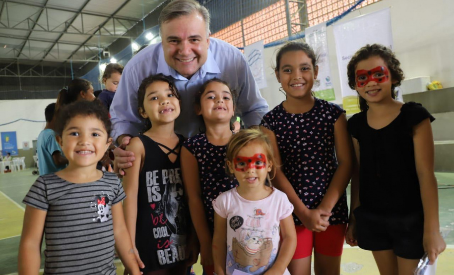 Em Guaratuba, no Litoral do Paraná, a feira de serviços Paraná Cidadão registrou quase 9 mil atendimentos. Foi o 20º evento realizado neste ano. “Oferecemos diversos serviços gratuitos de inclusão e cidadania para quem mais precisa”, disse o secretário da Justiça, Família e Trabalho do Governo do Paraná, Ney Leprevost, que participou do evento, realizado no Ginásio Ilda Silvano, no bairro Piçarras. Foto: Divulgação/SEJUF