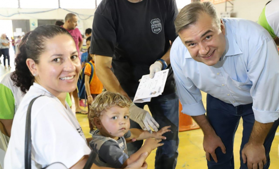 Em Guaratuba, no Litoral do Paraná, a feira de serviços Paraná Cidadão registrou quase 9 mil atendimentos. Foi o 20º evento realizado neste ano. “Oferecemos diversos serviços gratuitos de inclusão e cidadania para quem mais precisa”, disse o secretário da Justiça, Família e Trabalho do Governo do Paraná, Ney Leprevost, que participou do evento, realizado no Ginásio Ilda Silvano, no bairro Piçarras. Foto: Divulgação/SEJUF