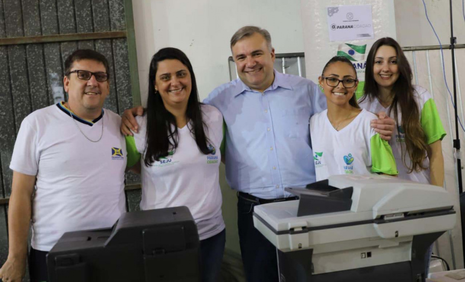 Em Guaratuba, no Litoral do Paraná, a feira de serviços Paraná Cidadão registrou quase 9 mil atendimentos. Foi o 20º evento realizado neste ano. “Oferecemos diversos serviços gratuitos de inclusão e cidadania para quem mais precisa”, disse o secretário da Justiça, Família e Trabalho do Governo do Paraná, Ney Leprevost, que participou do evento, realizado no Ginásio Ilda Silvano, no bairro Piçarras. Foto: Divulgação/SEJUF