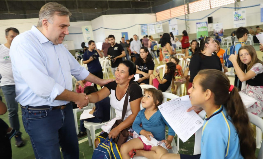 Em Guaratuba, no Litoral do Paraná, a feira de serviços Paraná Cidadão registrou quase 9 mil atendimentos. Foi o 20º evento realizado neste ano. “Oferecemos diversos serviços gratuitos de inclusão e cidadania para quem mais precisa”, disse o secretário da Justiça, Família e Trabalho do Governo do Paraná, Ney Leprevost, que participou do evento, realizado no Ginásio Ilda Silvano, no bairro Piçarras. Foto: Divulgação/SEJUF