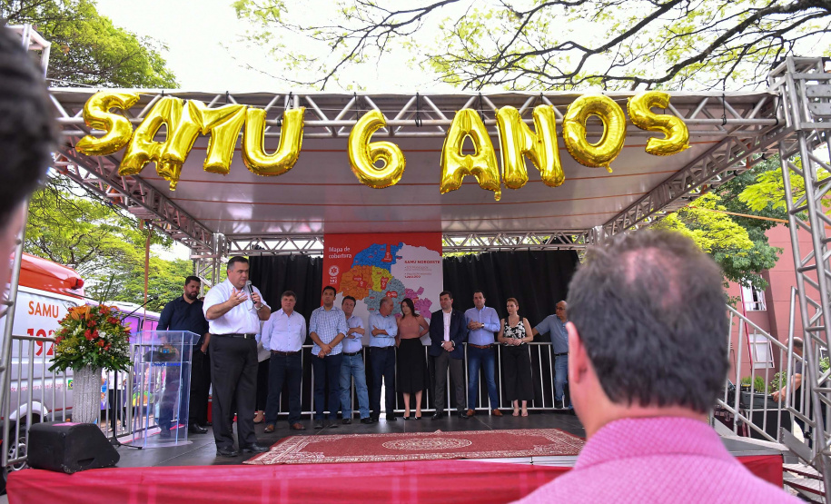 A região Noroeste do Paraná recebeu 30 novas ambulâncias do Samu, nesta sexta-feira (8). Os veículos vão atender 101 municípios e representam a renovação e ampliação da frota. O secretário de Estado da Saúde, Beto Preto, esteve em Umuarama para entregar o lote, que representa investimento de mais de R$ 4,8 milhões. Ele também visitou o Hospital Cemil, que vai ampliar o atendimento com recursos de R$ 2,8 milhões.Foto:Pedro Oliveira/PMUmuarama