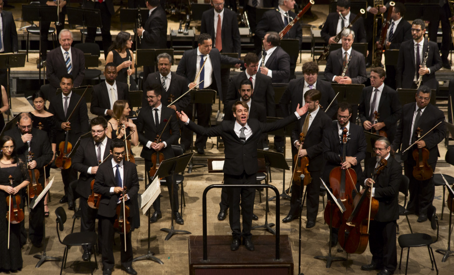 Dança, música e teatro marcam a programação de fim de ano do Centro Cultural Teatro Guaíra. Entre as atrações há a estreia de João e Maria, montagem especial da Escola de Dança Teatro Guaíra, com mais de 100 alunos em cena. Já a Orquestra Sinfônica do Paraná apresenta cinco concertos até o fim de dezembro, incluindo o espetáculo My Fair Lady, com 14 trechos do musical clássico, que será cantado ao vivo em português.