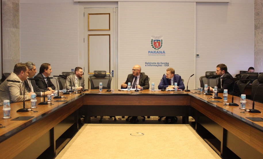 Os projetos do Corredor Oeste de Exportação - Nova Ferroeste, que deverá ligar Maracaju (MS) ao Porto de Paranaguá, incluindo o ramal Cascavel a Foz do Iguaçu, foram apresentados aos empresários da RZD International, uma operadora do sistema ferroviário russo. Foto: Divulgação/SEPL