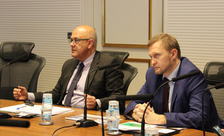 Os projetos do Corredor Oeste de Exportação - Nova Ferroeste, que deverá ligar Maracaju (MS) ao Porto de Paranaguá, incluindo o ramal Cascavel a Foz do Iguaçu, foram apresentados aos empresários da RZD International, uma operadora do sistema ferroviário russo. Foto: Divulgação/SEPL