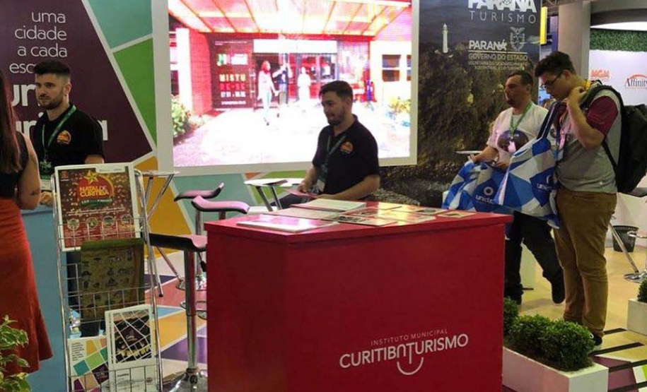 A Paraná Turismo esteve presente no Festuris Gramado – Feira Internacional de Turismo em sua 31ª edição, que começou na sexta feira (7), e terminou neste domingo (10). A Paraná Turismo teve um estande compartilhado com o Instituto Municipal de Turismo de Curitiba de 42 metros, em um dos principais locais do complexo.Foto: Divulgação/Paraná Turismo