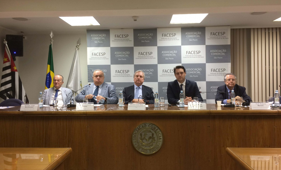 O governador Carlos Massa Ratinho Junior afirmou nesta segunda-feira (11) que a gestão pública precisa inovar e se modernizar para prestar serviços de melhor qualidade à população. A declaração foi feita em palestra na Associação Comercial de São Paulo (ACSP), na capital paulista, que reuniu membros dos conselhos Político e Social (Cops) e de Economia (COE) da entidade.Foto: ACSP