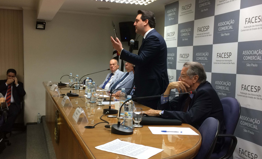 O governador Carlos Massa Ratinho Junior afirmou nesta segunda-feira (11) que a gestão pública precisa inovar e se modernizar para prestar serviços de melhor qualidade à população. A declaração foi feita em palestra na Associação Comercial de São Paulo (ACSP), na capital paulista, que reuniu membros dos conselhos Político e Social (Cops) e de Economia (COE) da entidade.Foto: ACSP