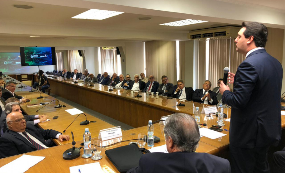 O governador Carlos Massa Ratinho Junior afirmou nesta segunda-feira (11) que a gestão pública precisa inovar e se modernizar para prestar serviços de melhor qualidade à população. A declaração foi feita em palestra na Associação Comercial de São Paulo (ACSP), na capital paulista, que reuniu membros dos conselhos Político e Social (Cops) e de Economia (COE) da entidade.Foto: Divulgação/AEN