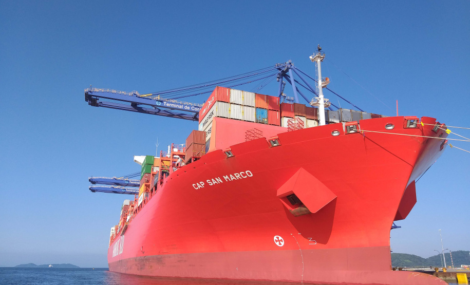 A movimentação de contêineres no Porto de Paranaguá aumentou 15%. De janeiro a outubro deste ano, 726.393 unidades (TEUs) chegaram e saíram pelo terminal paranaense. No mesmo período, em 2018, foram 633.710.