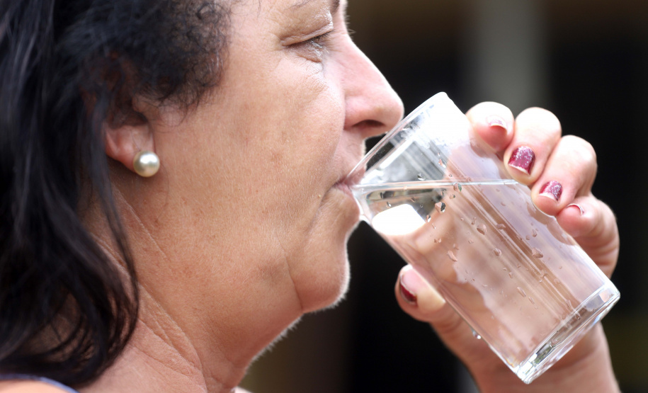 Sanepar instala água tratada na comunidade ruaral Alto do Divino, 11km da sede do município de Campo Morão. N/F: Maria de Fátima Casalvara.Campo Mourão, 08-11-19.Foto: Arnaldo Alves / AEN.