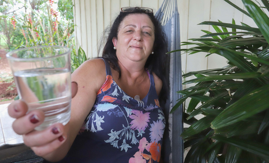 Sanepar instala água tratada na comunidade ruaral Alto do Divino, 11km da sede do município de Campo Morão. N/F: Maria de Fátima Casalvara.Campo Mourão, 08-11-19.Foto: Arnaldo Alves / AEN.