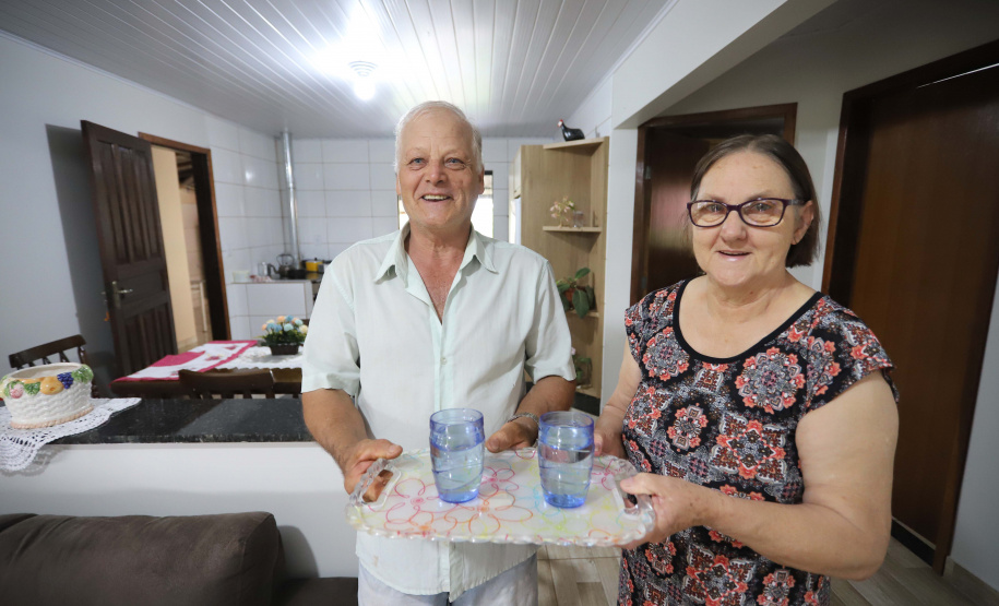 Sanepar instala água tratada na comunidade ruaral Alto do Divino, 11km da sede do município de Campo Morão. N/F: Olga e Noel Crispim.Campo Mourão, 08-11-19.Foto: Arnaldo Alves / AEN.
