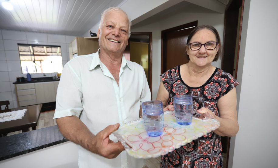 Sanepar instala água tratada na comunidade ruaral Alto do Divino, 11km da sede do município de Campo Morão. N/F: Olga e Noel Crispim.Campo Mourão, 08-11-19.Foto: Arnaldo Alves / AEN.