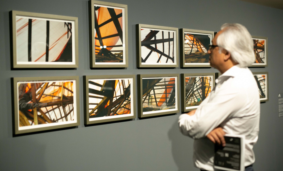 O livro “Politopos Irregulares”, da artista Didonet Thomaz, será lançado neste sábado (16), às 11h, no miniauditório do Museu Oscar Niemeyer (MON). É o desdobramento da exposição homônima que ficou em cartaz no Museu até março deste ano.