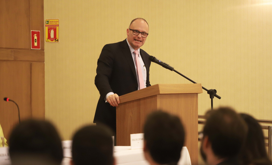 A Procuradora Geral do Estado empossa os novos Procuradores do Estado. N/F: presidente da Associação dos Procuradores do Estado, Eroulths Cortiano Junior.Curitiba, 11-11-19.Foto: Arnaldo Alves / AEN.