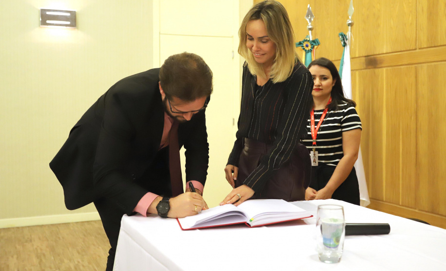 A Procuradora Geral do Estado empossa os novos Procuradores do Estado.Curitiba, 11-11-19.Foto: Arnaldo Alves / AEN.