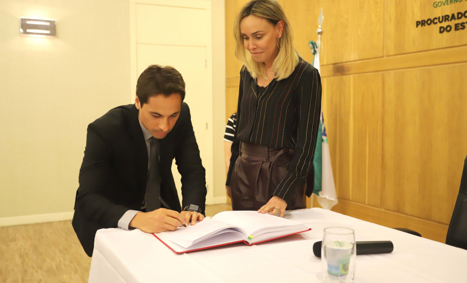 A Procuradora Geral do Estado empossa os novos Procuradores do Estado.Curitiba, 11-11-19.Foto: Arnaldo Alves / AEN.