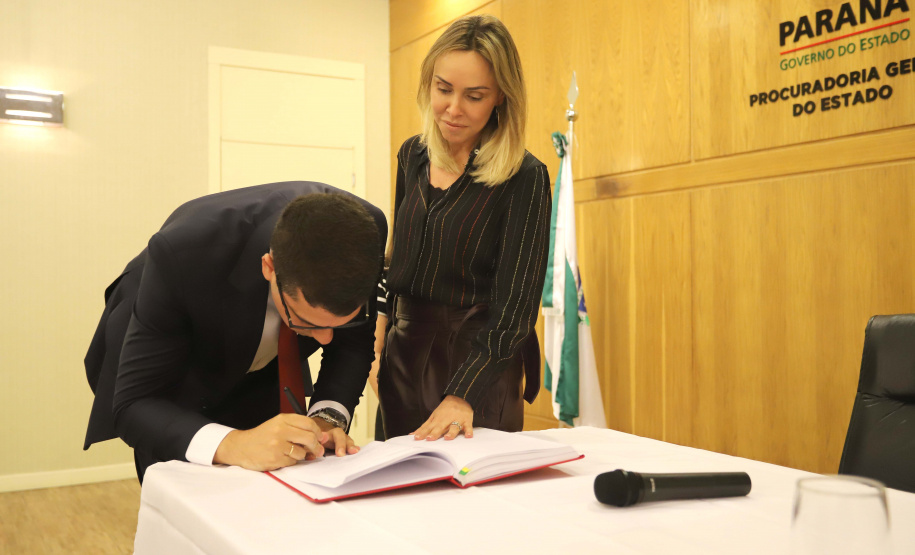 A Procuradora Geral do Estado empossa os novos Procuradores do Estado.Curitiba, 11-11-19.Foto: Arnaldo Alves / AEN.