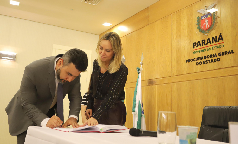 A Procuradora Geral do Estado empossa os novos Procuradores do Estado.Curitiba, 11-11-19.Foto: Arnaldo Alves / AEN.