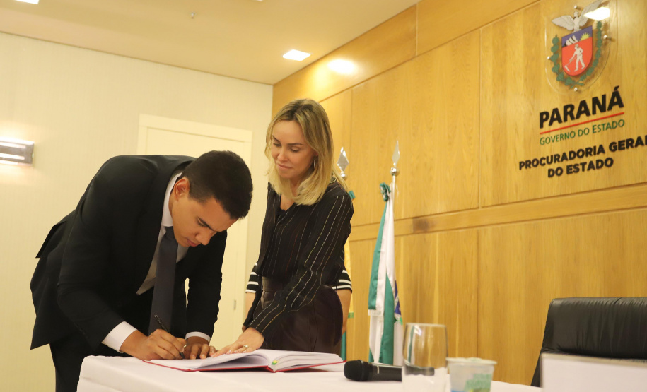 A Procuradora Geral do Estado empossa os novos Procuradores do Estado.Curitiba, 11-11-19.Foto: Arnaldo Alves / AEN.