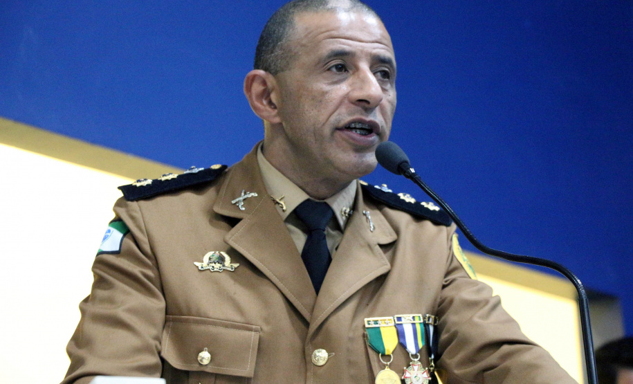 O Batalhão de Operações Especiais comemorou nesta segunda-feira (11) nove anos em solenidade em Curitiba. Para marcar a data foram entregues comandas, medalhas e certificados. O comandante-geral da Polícia Militar do Paraná, Péricles da Matos, falou sobre a trajetória da unidade desde que foi criada, passando pelo surgimento das operações especiais na PM, há quase 50 anos, através do Comando de Operações Especiais (COE). Foto:PMPR