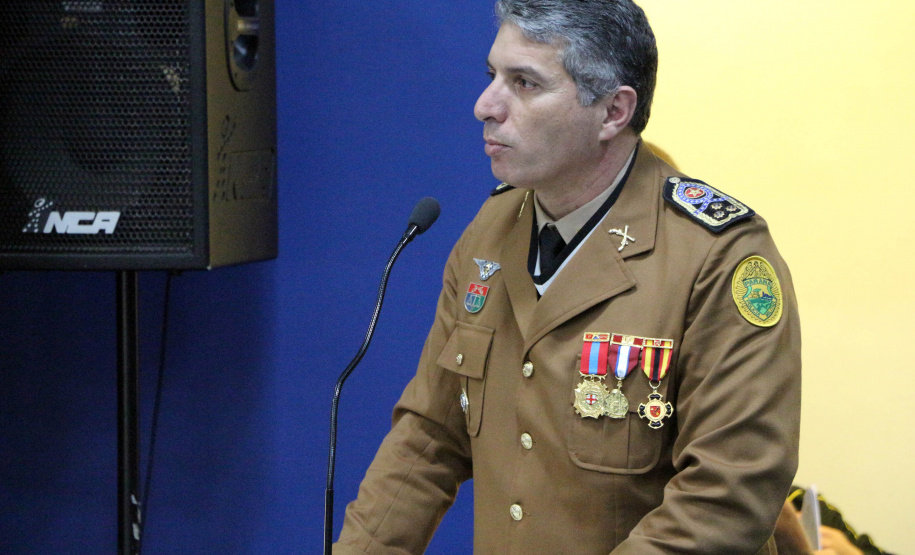 O Batalhão de Operações Especiais comemorou nesta segunda-feira (11) nove anos em solenidade em Curitiba. Para marcar a data foram entregues comandas, medalhas e certificados. O comandante-geral da Polícia Militar do Paraná, Péricles da Matos, falou sobre a trajetória da unidade desde que foi criada, passando pelo surgimento das operações especiais na PM, há quase 50 anos, através do Comando de Operações Especiais (COE). Foto:PMPR
