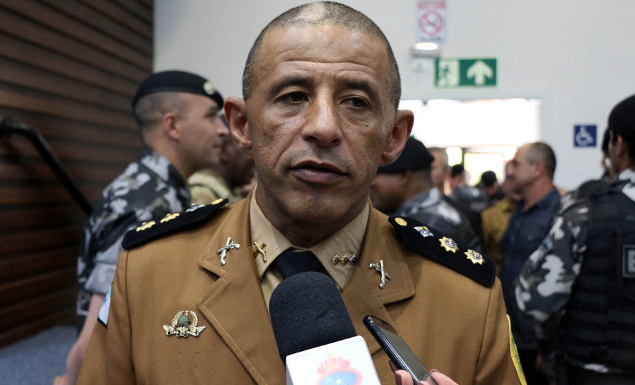 O Batalhão de Operações Especiais comemorou nesta segunda-feira (11) nove anos em solenidade em Curitiba. Para marcar a data foram entregues comandas, medalhas e certificados. O comandante-geral da Polícia Militar do Paraná, Péricles da Matos, falou sobre a trajetória da unidade desde que foi criada, passando pelo surgimento das operações especiais na PM, há quase 50 anos, através do Comando de Operações Especiais (COE). Foto:PMPR