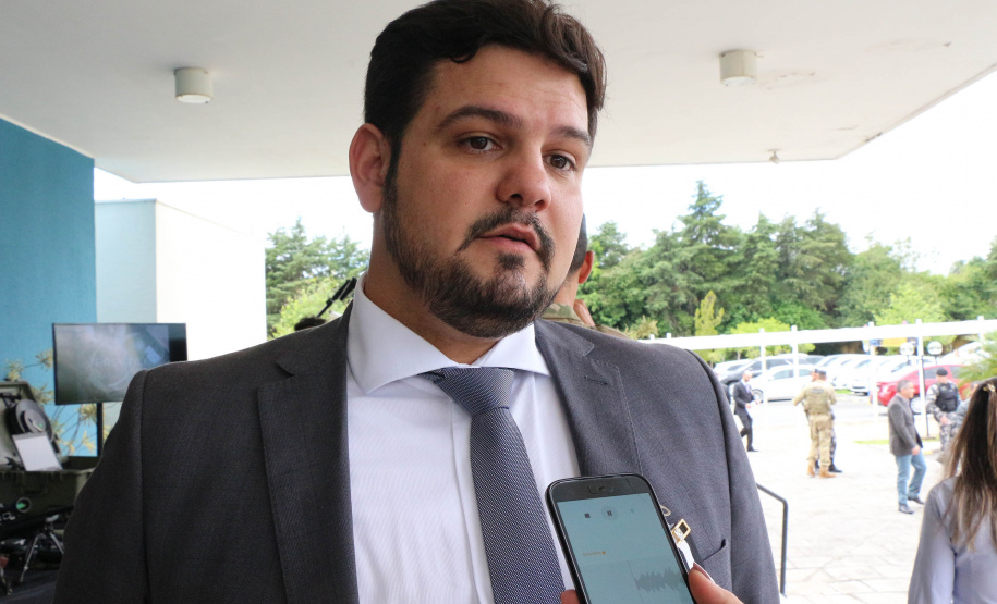 O Batalhão de Operações Especiais comemorou nesta segunda-feira (11) nove anos em solenidade em Curitiba. Para marcar a data foram entregues comandas, medalhas e certificados. O comandante-geral da Polícia Militar do Paraná, Péricles da Matos, falou sobre a trajetória da unidade desde que foi criada, passando pelo surgimento das operações especiais na PM, há quase 50 anos, através do Comando de Operações Especiais (COE). Foto:PMPR