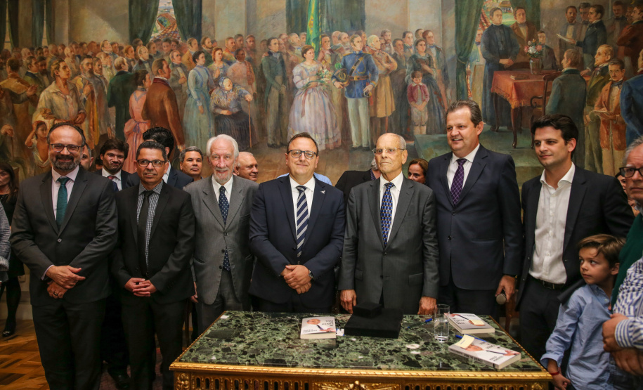 Lançamento de Livro e homenagem de universidades estaduais ao ex-governador Paulo Pimentel, no Salão Nobre do Palácio Iguaçu em Curitiba. 11/11/2019 - Foto: Geraldo Bubniak/AEN