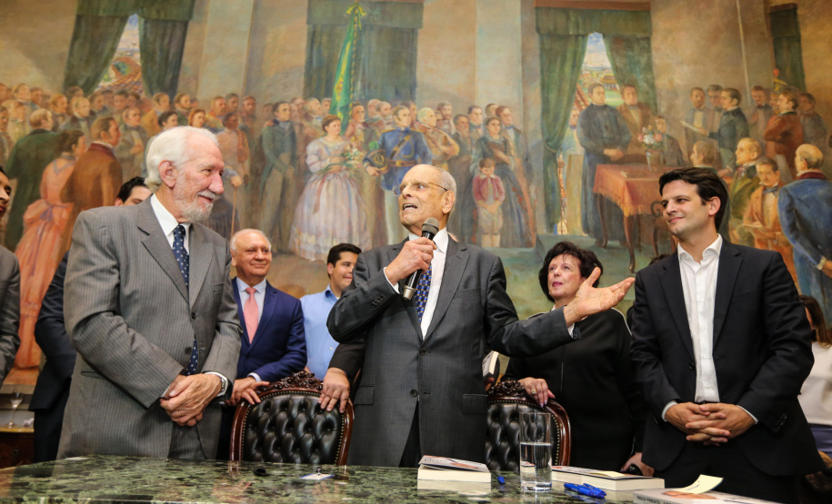 Lançamento de Livro e homenagem de universidades estaduais ao ex-governador Paulo Pimentel, no Salão Nobre do Palácio Iguaçu em Curitiba. 11/11/2019 - Foto: Geraldo Bubniak/AEN