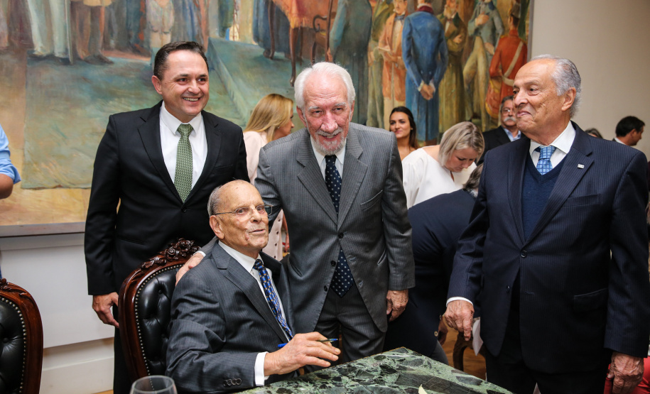 Lançamento de Livro e homenagem de universidades estaduais ao ex-governador Paulo Pimentel, no Salão Nobre do Palácio Iguaçu em Curitiba. 11/11/2019 - Foto: Geraldo Bubniak/AEN