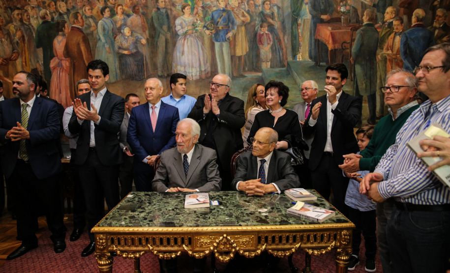 Lançamento de Livro e homenagem de universidades estaduais ao ex-governador Paulo Pimentel, no Salão Nobre do Palácio Iguaçu em Curitiba. 11/11/2019 - Foto: Geraldo Bubniak/AEN