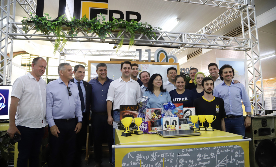 O governador Carlos Massa Ratinho Junior assinou na manhã desta terça-feira (12) a transferência da sede do Governo do Paraná para Pato Branco, polo do Sudoeste do Paraná