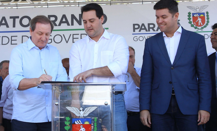 O governador Carlos Massa Ratinho Junior assinou na manhã desta terça-feira (12) a transferência da sede do Governo do Paraná para Pato Branco, polo do Sudoeste do Paraná