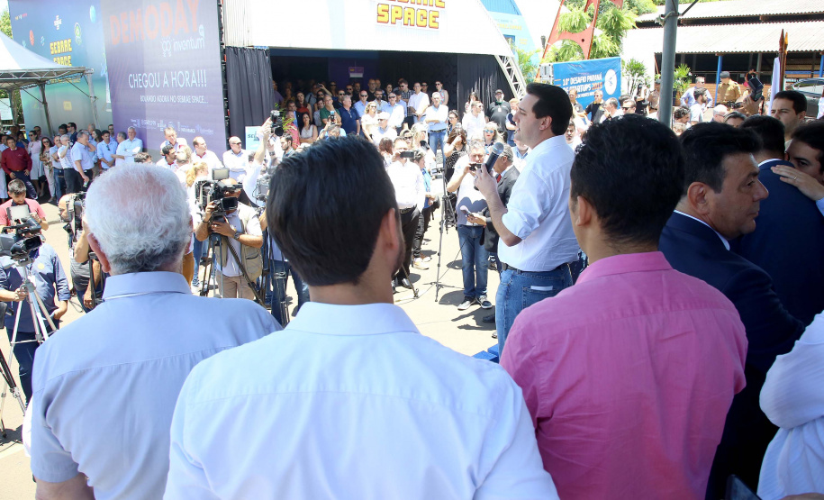 O governador Carlos Massa Ratinho Junior assinou na manhã desta terça-feira (12) a transferência da sede do Governo do Paraná para Pato Branco, polo do Sudoeste do Paraná