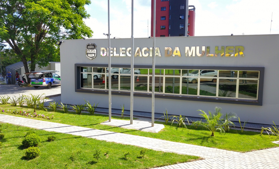 Pato Branco, no Sudoeste do Estado, ganhou uma nova sede da Delegacia da Mulher. O governador Carlos Massa Ratinho Junior inaugurou nesta terça-feira (12) o prédio em que a divisão especializada da Polícia Civil passa a funcionar. O espaço de 380 metros quadrados era utilizado pelo Fórum da cidade e foi repassado para a Secretaria de Estado da Segurança Pública. Foto: José Fernando Ogura/AEN