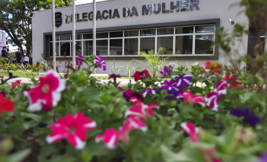 Pato Branco, no Sudoeste do Estado, ganhou uma nova sede da Delegacia da Mulher. O governador Carlos Massa Ratinho Junior inaugurou nesta terça-feira (12) o prédio em que a divisão especializada da Polícia Civil passa a funcionar. O espaço de 380 metros quadrados era utilizado pelo Fórum da cidade e foi repassado para a Secretaria de Estado da Segurança Pública. Foto: José Fernando Ogura/AEN