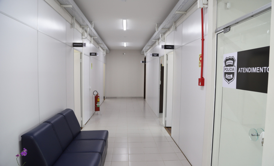 Pato Branco, no Sudoeste do Estado, ganhou uma nova sede da Delegacia da Mulher. O governador Carlos Massa Ratinho Junior inaugurou nesta terça-feira (12) o prédio em que a divisão especializada da Polícia Civil passa a funcionar. O espaço de 380 metros quadrados era utilizado pelo Fórum da cidade e foi repassado para a Secretaria de Estado da Segurança Pública. Foto: José Fernando Ogura/AEN