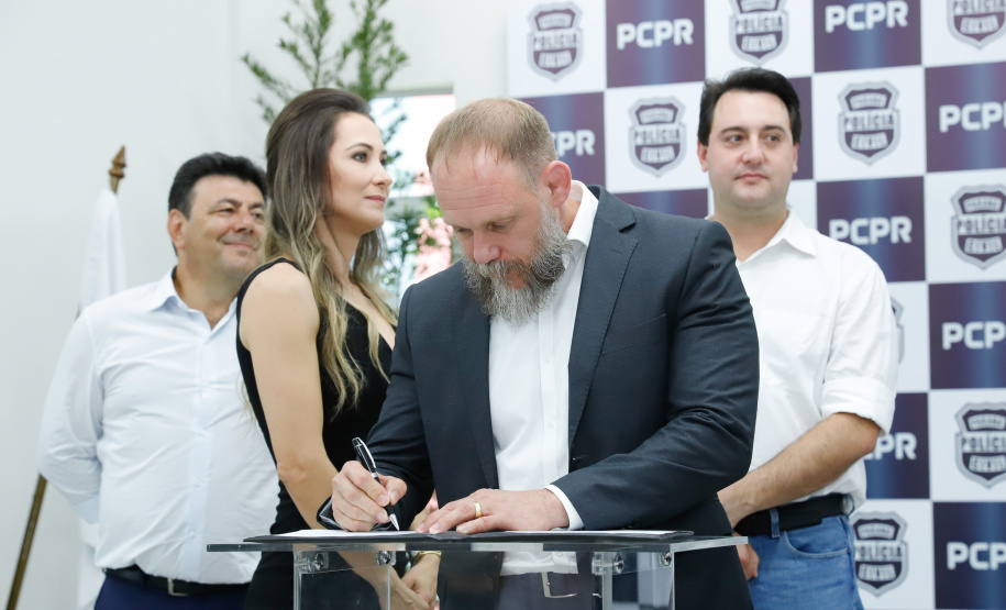 Pato Branco, no Sudoeste do Estado, ganhou uma nova sede da Delegacia da Mulher. O governador Carlos Massa Ratinho Junior inaugurou nesta terça-feira (12) o prédio em que a divisão especializada da Polícia Civil passa a funcionar. O espaço de 380 metros quadrados era utilizado pelo Fórum da cidade e foi repassado para a Secretaria de Estado da Segurança Pública.