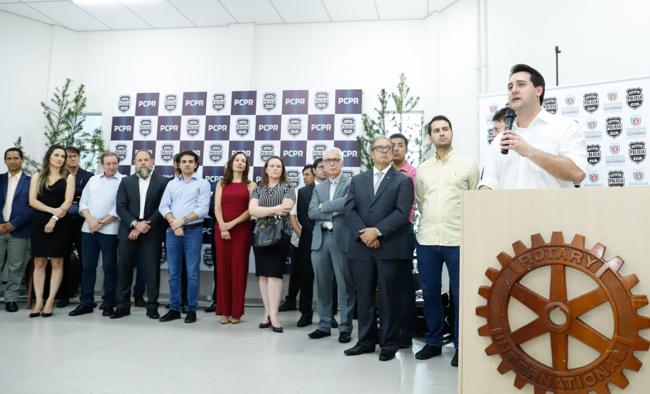 Pato Branco, no Sudoeste do Estado, ganhou uma nova sede da Delegacia da Mulher. O governador Carlos Massa Ratinho Junior inaugurou nesta terça-feira (12) o prédio em que a divisão especializada da Polícia Civil passa a funcionar. O espaço de 380 metros quadrados era utilizado pelo Fórum da cidade e foi repassado para a Secretaria de Estado da Segurança Pública.