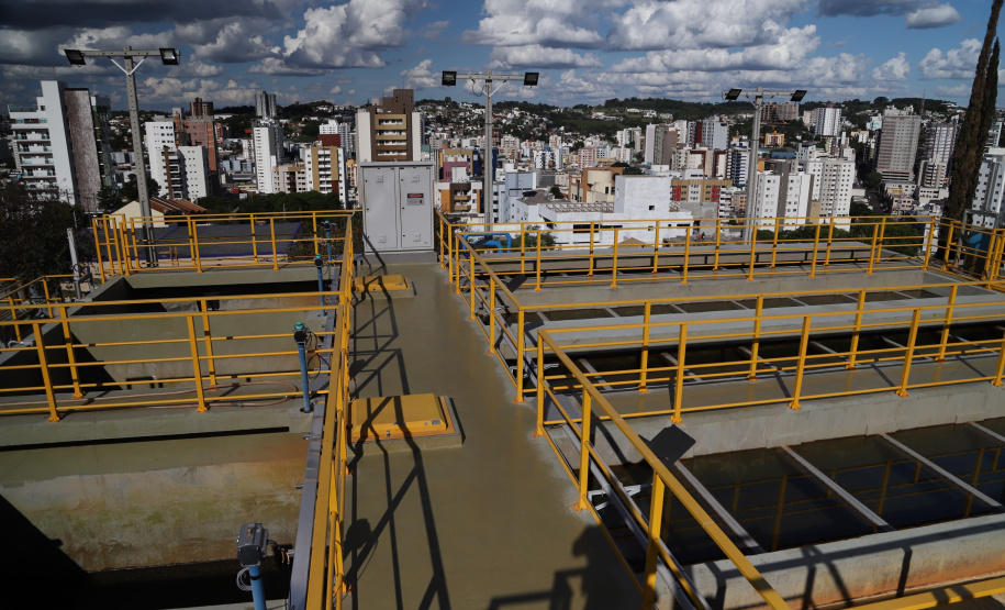 O Governo do Estado entregou nesta terça-feira (12) as obras de melhoria do sistema de abastecimento de água de Pato Branco, na região Sudoeste. O investimento foi de R$ 21 milhões. As obras foram entregues pelo governador Carlos Massa Ratinho Júnior e pelo diretor-presidente da Sanepar, Claudio Stabile.Foto: José Fernando Ogura/AEN