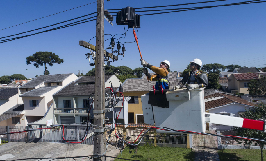 A Copel divulgou nesta terça-feira (12) o balanço de resultados do terceiro trimestre de 2019, que destaca um aumento expressivo de sua receita. Nos nove primeiros meses do ano, o chamado Ebitda (lucro antes de juros, impostos, depreciação e amortização) totalizou R$ 3,2 bilhões, valor que já supera em 5% o registrado em todo o ano de 2018.