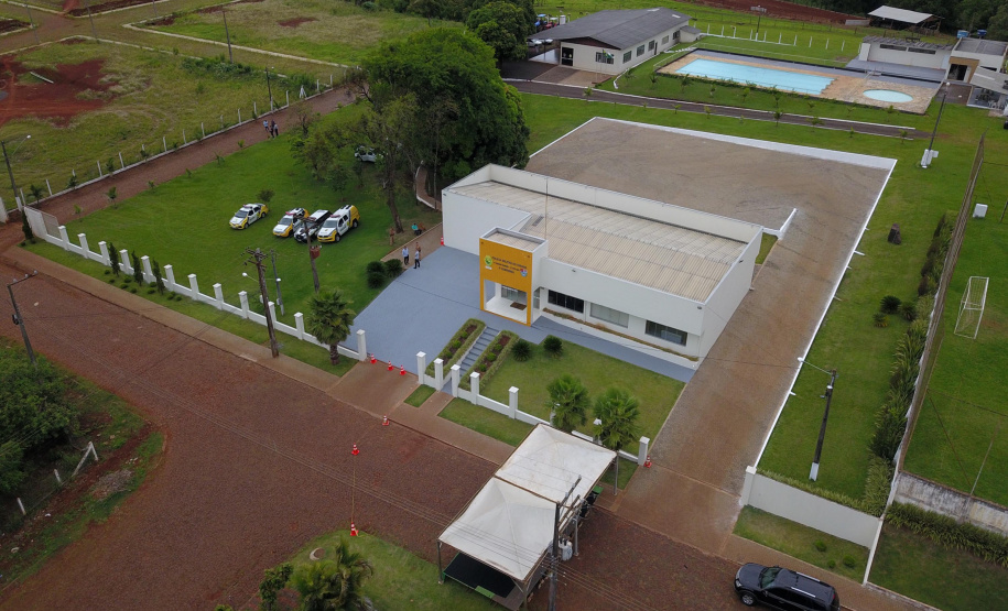 A 4ª Companhia da Polícia Militar, em Capanema, na região Sudoeste do Paraná, ganhou uma nova sede, mais moderna e ampla, com estrutura adequada para atender a população de cinco cidades da região Sudoeste. Além de Capanema, Planalto, Realeza, Pérola do Oeste e Santa Isabel do Oeste, conjunto de cidades próximo à fronteira com a Argentina, também serão assistidas pela Companhia. A inauguração foi nesta quarta-feira (13).Foto: José Fernando Ogura/AEN