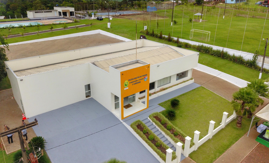 A 4ª Companhia da Polícia Militar, em Capanema, na região Sudoeste do Paraná, ganhou uma nova sede, mais moderna e ampla, com estrutura adequada para atender a população de cinco cidades da região Sudoeste. Além de Capanema, Planalto, Realeza, Pérola do Oeste e Santa Isabel do Oeste, conjunto de cidades próximo à fronteira com a Argentina, também serão assistidas pela Companhia. A inauguração foi nesta quarta-feira (13).Foto: José Fernando Ogura/AEN